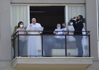 El Papa Francisco dirige el Ángelus desde el hospital Gemelli