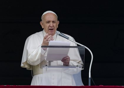 La Eucaristía es medicina que cura con amor la fragilidad: Papa Francisco en el Ángelus